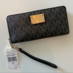 NEW Michael Kors Large Logo Continental Wallet